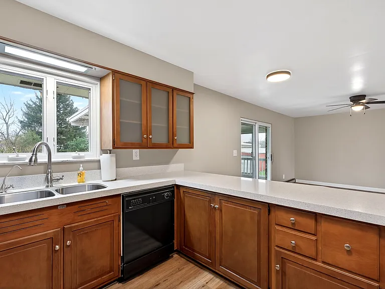 543 W Krepps Rd — Photo 12