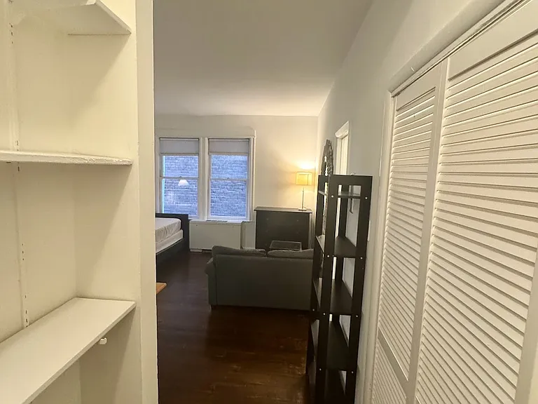 320 Constitution Ave NE — Photo 4