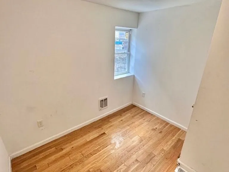 2242 Wharton St — Photo 12