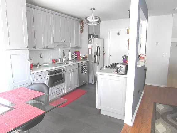 2nd image of 27 Wirt Ln