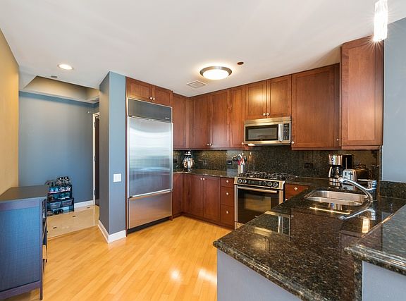 5th image of 60 E Monroe St Unit 3808