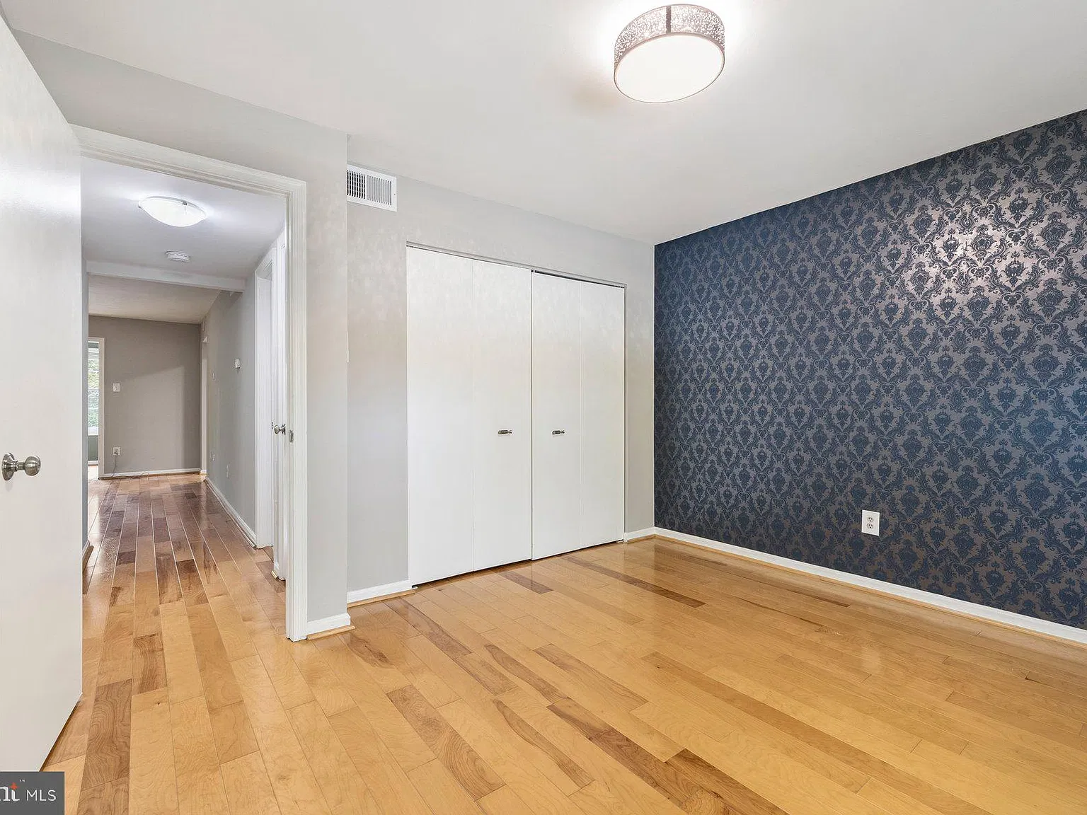 3 bed, 2.0 bath, 922 sqft, $2,150 — Photo 3