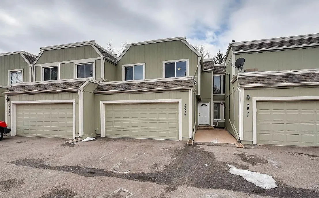 4 bed, 2.5 bath, 2052 sqft, $3,000 — Photo 3
