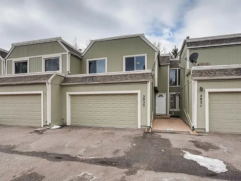 2933 S Lansing Way — Photo 3