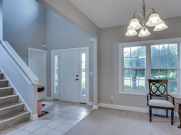 5th image of 637 Eaton Dr