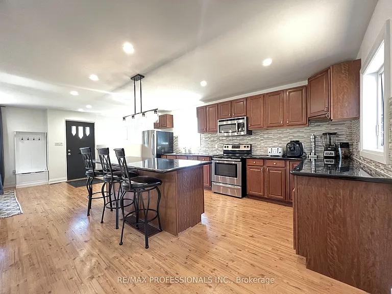 2504 Donnavale Dr — Photo 13