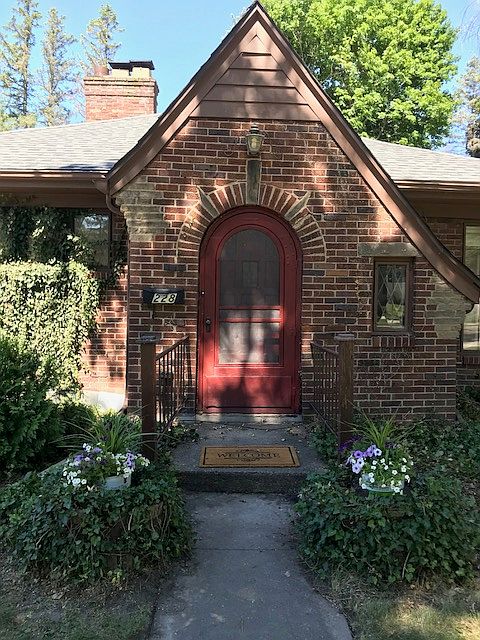 Arched front entrance