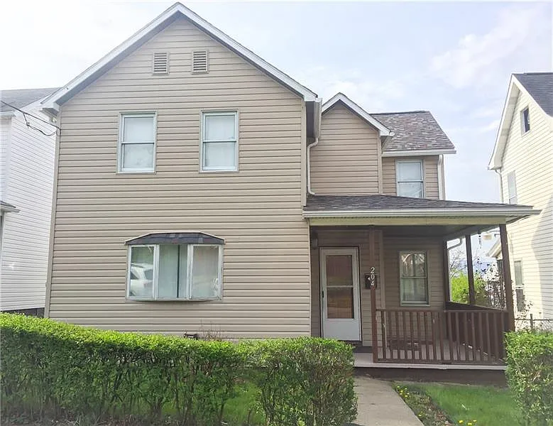 204 Evans St photo 1