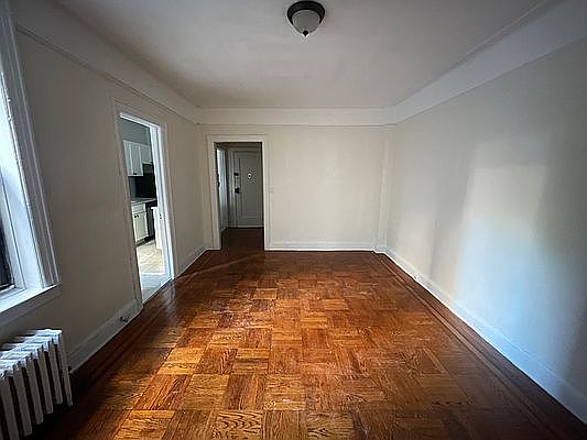 3rd image of 4415 43rd Ave #3G