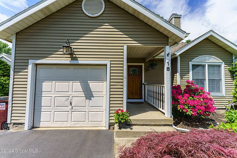 4th image of 18 Mapleridge Avenue
