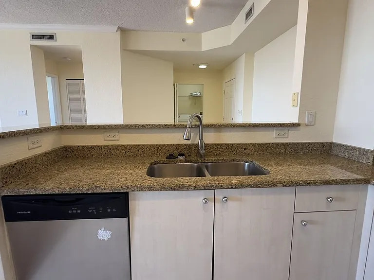 1801 N Flagler Dr #910 — Photo 4