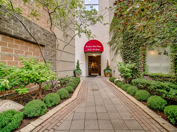 40 E 9th St APT 1809, Chicago, IL 60605