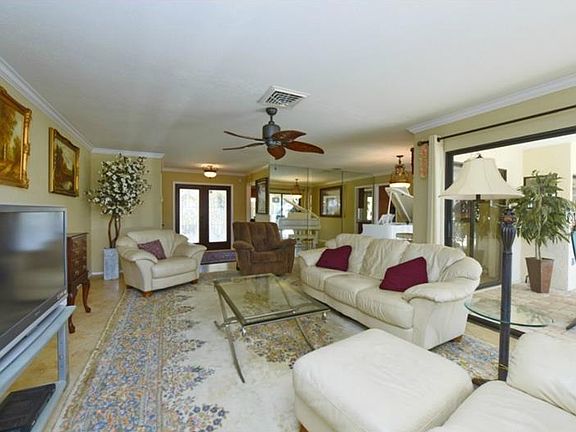 5th image of 18 Waterford Dr