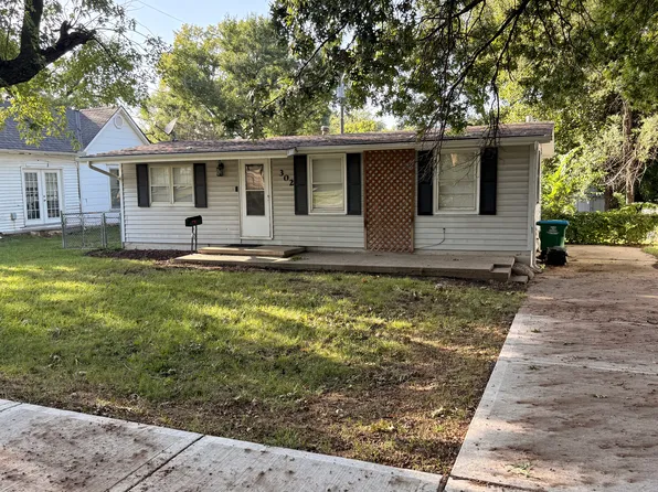 302 SE Cooper St, Lees Summit, MO 64063