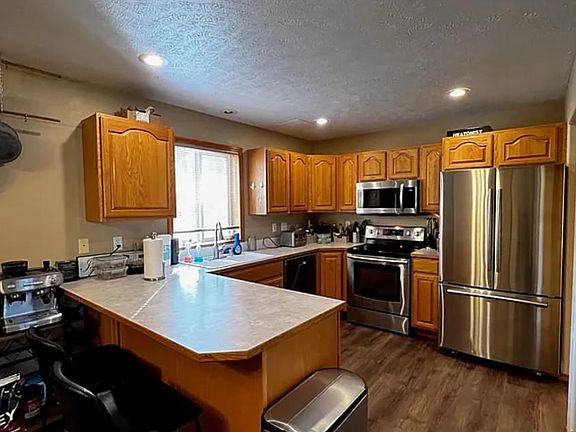 5th image of 3220 S Woodlawn Dr