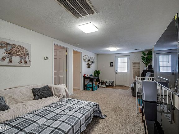 3rd image of 2072 W Lee Hwy
