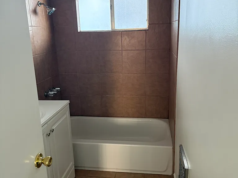 1738 Winona Blvd #2 — Photo 6