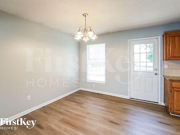 5th image of 539 NE Summit Dr
