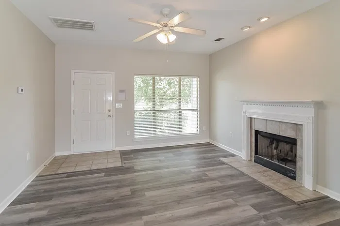 3 bed, 2.5 bath, 1468 sqft, $1,695 — Photo 4