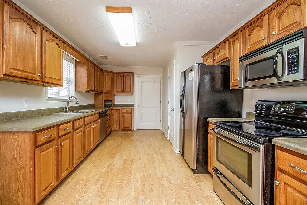 3 bed, 2.0 bath, 1900 sqft, $2,290 — Photo 4