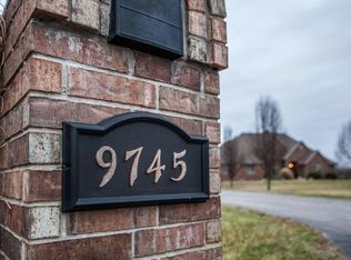 9745 Green Meadow Rd, Mountain Grove, MO 65711
