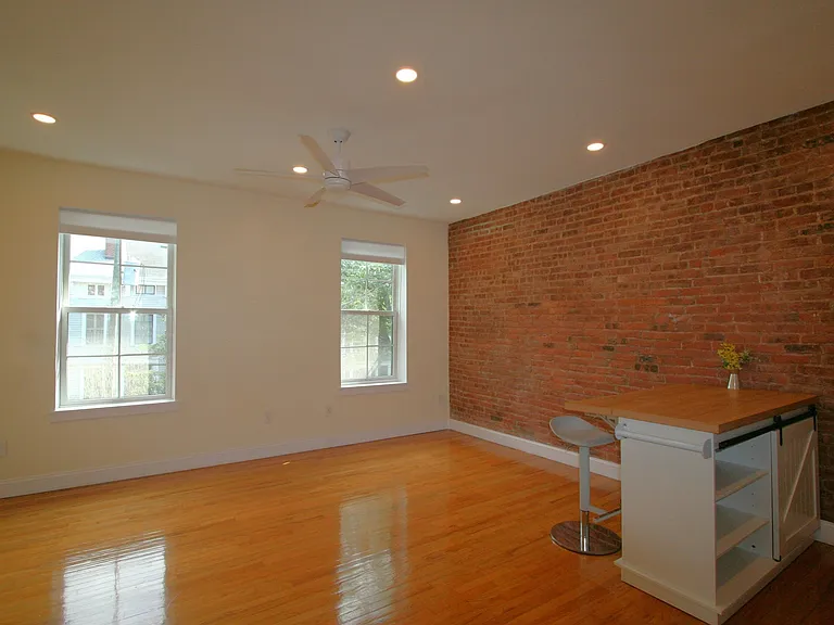 142 Sussex St #3 — Photo 5
