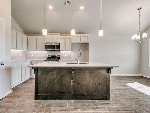 5th image of 1105 Acacia Creek Dr