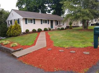 5 Hillcrest Dr, Middletown, NY 10940