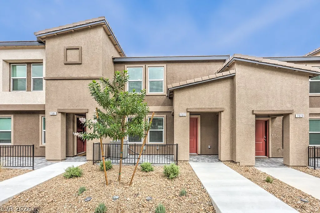3 bed, 2.5 bath, 1309 sqft, $2,250 — Photo 2