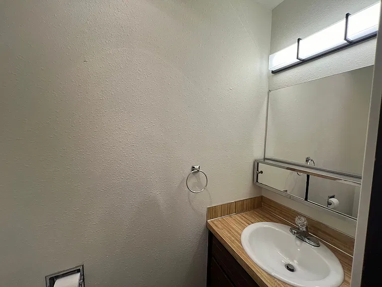 2111 Knox Ave #6 — Photo 6