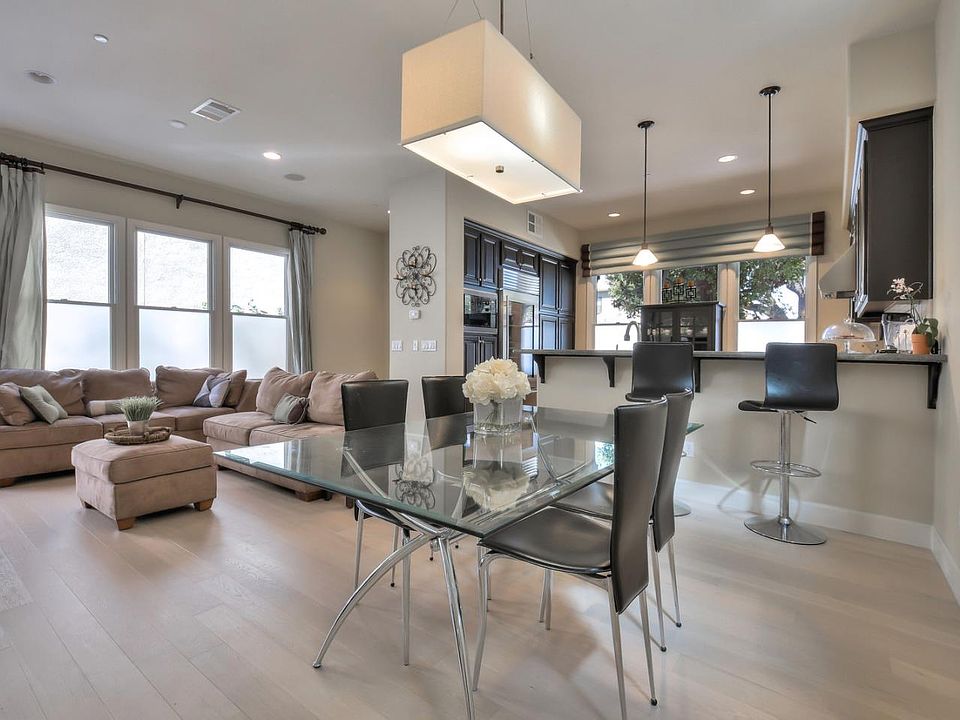 1st image of 418 Deodar St