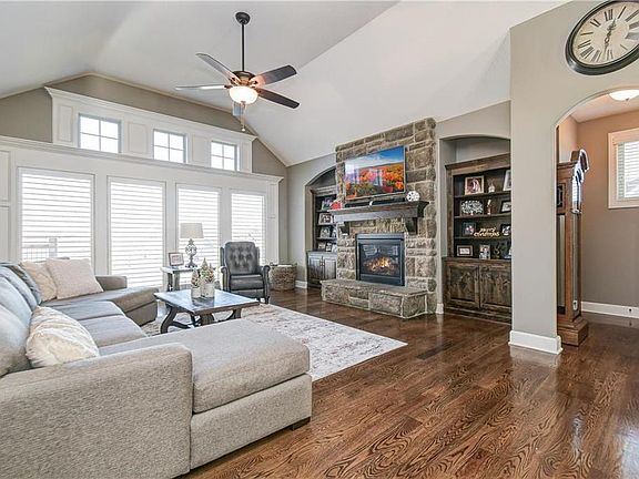 4th image of 1612 NE Shadow Valley Dr
