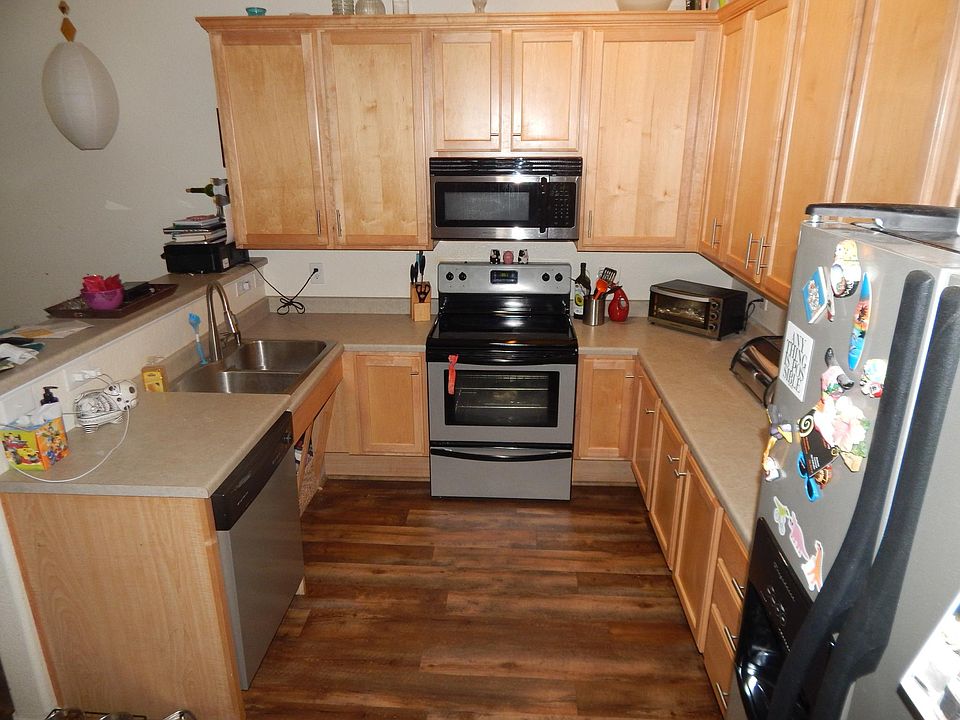 Plenty of storage in kitchen 