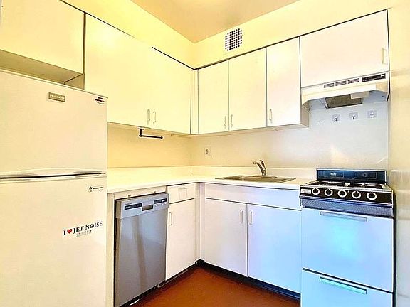2nd image of 43 W 75th St #4BB