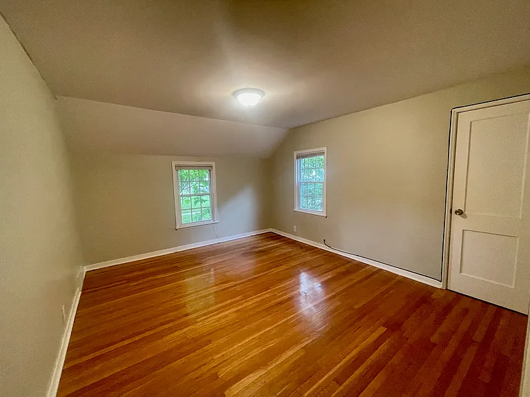 151 Eastmoreland Dr — Photo 10