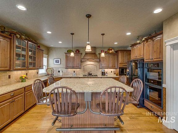 2nd image of 809 W Riverstone Ct