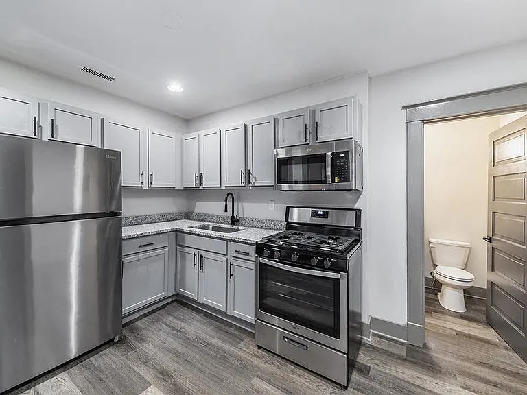 319 N Burdick St — Photo 5