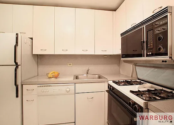 Sold by Warburg | media 9