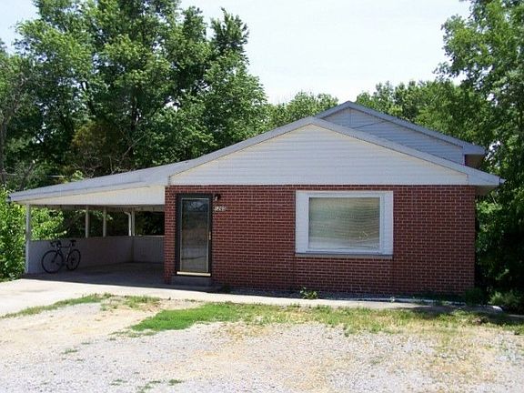 3rd image of 1265 E Park St