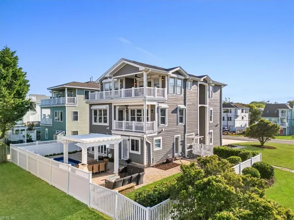 205 Aqua Ln, Virginia Beach, VA 23451