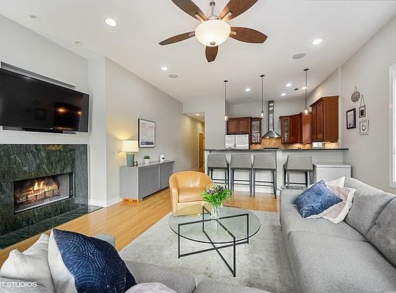 4th image of 2212 W North Ave Unit 201