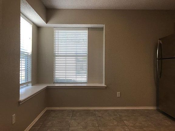5th image of 601 Hollyberry Dr
