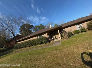 211 Swan Lake Dr, Jackson, MS 39212