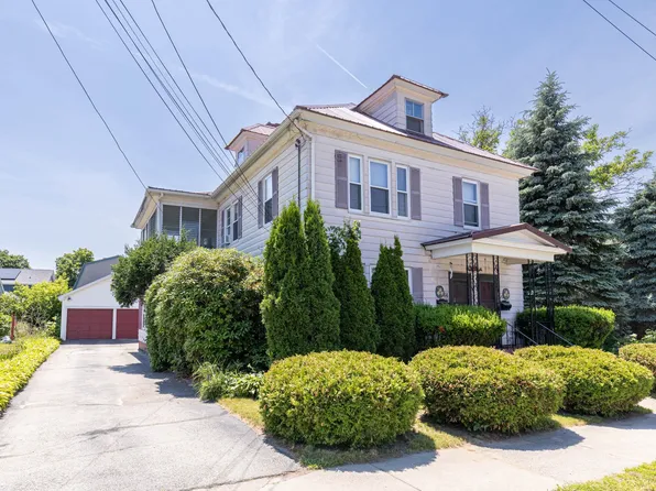 64 Blossom Street, Nashua, NH 03060-3712