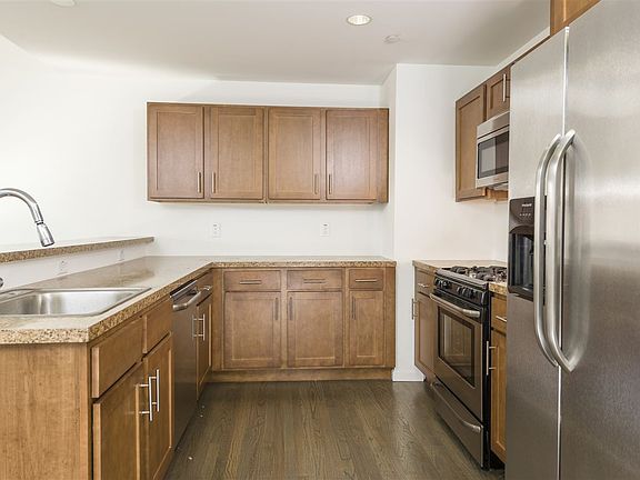4th image of 305 Whiton St APT 201
