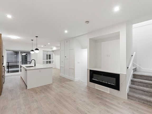 3rd image of 13895 64th Ave #27