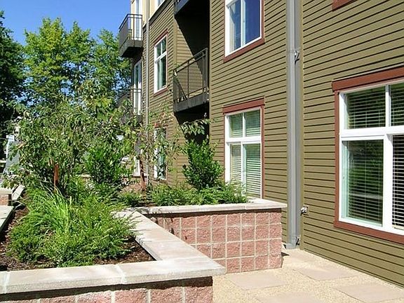 2nd image of 623 Eastside St SE APT 307