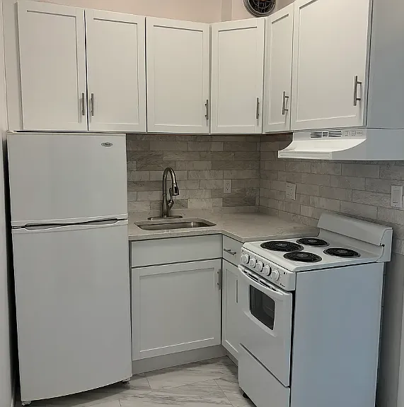 922 Beacon St #14 — Photo 3