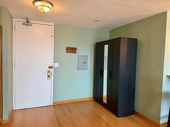 5th image of 655 W Irving Park Rd APT 2008