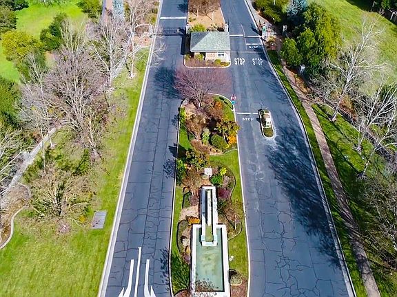 3rd image of 730 Bridle Ridge Drive